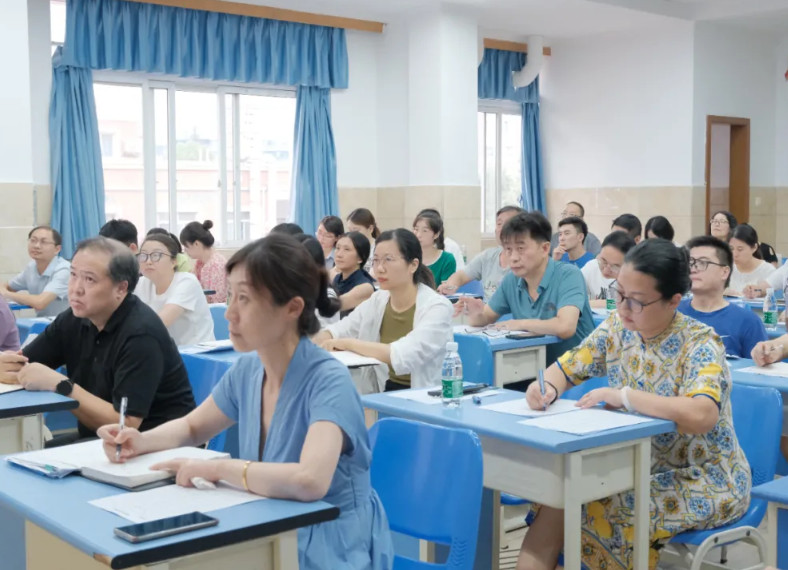 潜龙腾渊，春风十里——成都美视师一学校中学部再获殊荣